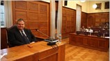 Εν μέσω ενστάσεων από βουλευτές του ΠΑΣΟΚ για τη διαδικασία του κατεπείγοντος ...