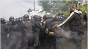 Επεισόδια ξέσπασαν μεταξύ δεκάδων εθνικιστών Ουκρανών και φιλορώσων διαδηλωτών σήμερα, ημέρα εορτασμού ...