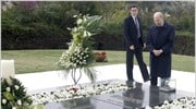 Ο πρώην Πρόεδρος της Δημοκρατίας Κωστής Στεφανόπουλος (Δ) στο ετήσιο μνημόσυνο στην ...