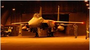 Αμερικανικό μαχητικό αεροσκάφος F-15E Strike Eagle λίγο πριν απογειωθεί από την αεροπορική ...