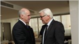 Ο πρωθυπουργός Γιώργος Παπανδρέου συναντήθηκε με τον Κοινοβουλευτικό εκπρόσωπο του κόμματος των ...
