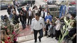 Οι μαθητές του 10ου δημοτικού σχολείου των Συκεών υποδέχθηκαν σήμερα με κλαδιά ...