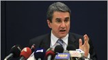 Ο υπουργός Υγείας και Κοινωνικής Αλληλεγγύης Ανδρέας Λοβέρδος παραχωρεί στους εκπροσώπους του ...
