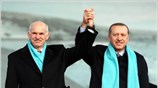 Αποθεωτική υποδοχή, με επευφημίες και ζητωκραυγές, επεφύλαξαν οι παριστάμενοι στο γήπεδο Τζεμάλ ...