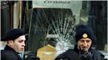 Υπό κράτηση παραμένουν, από χθες, δέκα οπαδοί της ποδοσφαιρικής ομάδας «Ντιναμό Ζάγκρεμπ», ...