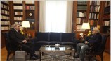 Με ιδιαίτερη συγκίνηση υποδέχθηκε νωρίτερα σήμερα ο Πρόεδρος της Δημοκρατίας, Κάρολος Παπούλιας, ...