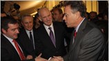 Ο πρωθυπουργός με το νέο δήμαρχο Αθηναίων κ. Γ. Καμίνη (αριστερά) και ...