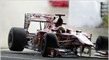 Ο Βραζιλιάνος οδηγός της Ferrari, Felipe Massa, «προσγειώνεται» μετά την υπερπήδηση ενός ...