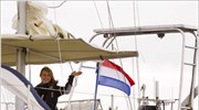 Η 14χρονη ολλανδή ιστιοπλόος Λόρα Ντέκερ αναχώρησε σήμερα από το λιμάνι Ντεν ...
