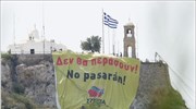 Μέλη του ΣΥΡΙΖΑ ανήρτησαν πανό στον Λυκαβηττό κατά του νέου ασφαλιστικού νόμου. ...