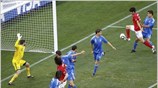 Ο Lee Jung-soo της Ν. Κορέας κάνει το 1-0 κόντρα στην Εθνική....