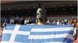 Ελληνας φίλαθλος στις εξέδρες του σταδίου Νέλσον Μαντέλα, στο Πορτ Ελίζαμπεθ....