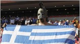 Ελληνας φίλαθλος στις εξέδρες του σταδίου Νέλσον Μαντέλα, στο Πορτ Ελίζαμπεθ.
...