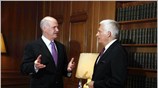 Η παρουσία του προέδρου του Ευρωπαϊκού Κοινοβουλίου εδώ στην Αθήνα, αποτελεί ισχυρή ...
