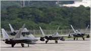 Αμερικανικά μαχητικά F-22A Raptor προσγειώθηκαν την Τετάρτη στη βάση Καντένα, στην Οκινάουα ...