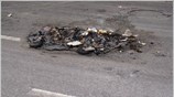 Τρία άτομα έχασαν την ζωή τους από πυρκαγιά που προκάλεσε ομάδα κουκουλοφόρων ...