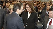 Ο πρόεδρος της ΝΔ Αντώνης Σαμαράς χαιρετά την Ντόρα Μπακογιάννη στο προσυνέδριο ...
