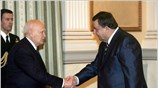 Ο Πρόεδρος της Δημοκρατίας Κάρολος Παπούλιας (Α) και ο πρόεδρος του ΛΑΟΣ ...