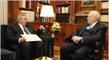 «Οι αγορές μάς καταδυναστεύουν... έχουμε γίνει δούλοι των οίκων, των αγορών», παρατήρησε ...