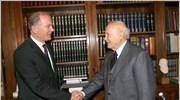 Ο πρόεδρος της Δημοκρατίας Κάρολος Παπούλιας (Δ) συναντήθηκε σήμερα στο Προεδρικό Μέγαρο ...