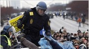Η Αστυνομία συνέλαβε σήμερα περίπου 100 διαδηλωτές, οι οποίοι πραγματοποιούσαν πορεία προς ...