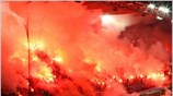 Οι φίλαθλοι του Ολυμπιακού πανηγυρίζουν κατά τη διάρκεια του αγώνα Ολυμπιακός- Παναθηναϊκός ...