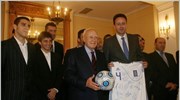 Την εθνική ομάδα ποδοσφαίρου των Ανδρών δέχθηκε το μεσημέρι ο Πρόεδρος της ...
