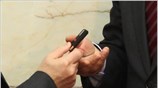 Mε USB stick παρέδωσε ο υπουργός Οικονομικών Γιώργος Παπακωνσταντίνου τον Πρόεδρο της ...
