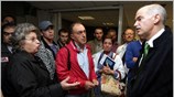 Ο πρωθυπουργός Γιώργος Παπανδρέου επισκέφτηκε σήμερα το υποκατάστημα του ΙΚΑ  στην ...