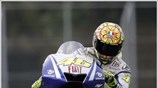 Ο αναβάτης της Yamaha, Valentino Rossi, κατά τη διάρκεια των δοκιμαστικών για ...