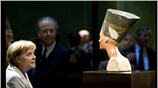 Η Γερμανίδα καγκελάριος Ανγκελα Μέρκελ άνοιξε σήμερα το ιστορικό «Νέο Μουσείο» του ...