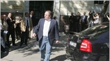 Ο πρόεδρος της ΝΔ Κώστας Καραμανλής βγαίνει από τα γραφεία του κόμματος ...