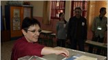 «Εμπιστευτείτε μας», δήλωσε η Αλ. Παπαρήγα εξερχόμενη από το εκλογικό τμήμα της ...