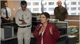 Μιλώντας σε εργαζόμενους της Τράπεζας Πειραιώς στην Αθήνα, η γ.γ. του ΚΚΕ ...