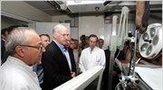 Ο Πρόεδρος του ΠΑΣΟΚ Γιώργος. Παπανδρέου επισκέπτεται το Λαϊκό Νοσοκομείο, όπου συναντήθηκε ...