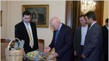 Ο Πρόεδρος της Δημοκρατίας Κάρολος Παπούλιας συναντήθηκε στο Προεδρικό Μέγαρο με το ...