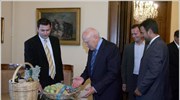 Ο Πρόεδρος της Δημοκρατίας Κάρολος Παπούλιας συναντήθηκε στο Προεδρικό Μέγαρο με το ...