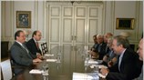 Ο πρωθυπουργός Κώστας Καραμανλής συναντήθηκε στο Μέγαρο Μαξίμου με το προεδρείο της ...