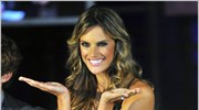 Το μοντέλο Alessandra Ambrosio, από την Βραζιλία, χαμογελά στην παρουσίαση της ως ...