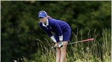 Η Αμερικανίδα Paula Creamer παρακολουθεί με αγωνία την πορεία της μπάλας κατά ...