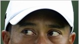Ο Tiger Woods ζητά από τους θεατές που παρακολουθούν τον πρώτο γύρο ...
