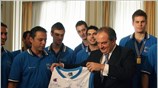 Επτά από τους δώδεκα Πρωταθλητές Ευρώπης της Εθνικής Νέων στο μπάσκετ δέχθηκε ...
