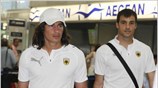 Ο Ίσμαελ Μπλάνκο (αριστερά) και ο Σεμπάστιαν Σάχα στο Αεροδρόμιο Ελευθέριος Βενιζέλος ...