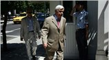 Την κατάθεση τροπολογίας, με την οποία θα απαγορεύεται η δημοσιοποίηση δημοσκοπήσεων 15 ...