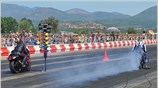 Στιγμιότυπο από τους αγώνες επιτάχυνσης (dragster), που πραγματοποιήθηκαν στην Τρίοδο Μεσσήνης το ...