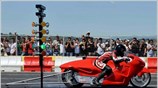 Στιγμιότυπο από τους αγώνες επιτάχυνσης (dragster), που πραγματοποιήθηκαν στην Τρίοδο Μεσσήνης το ...