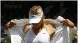 Η Ρωσίδα τενίστρια Maria Sharapova ετοιμάζεται για τον αγώνα με την Gisela ...