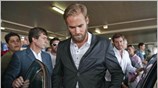 Ποδοσφαιριστής του Ολυμπιακού είναι ο Ολαφ Μέλμπεργκ, ο οποίος έφτασε χτες στην ...