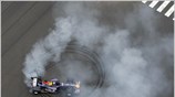 Ο David Coulthard επιδεικνύει τις οδηγικές του ικανότητες σε μια Red Bull, ...