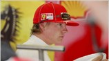 Ο Φιλανδός οδηγός της Ferrari, Kimi Raikkonen πριν βγει στην πίστα της ...